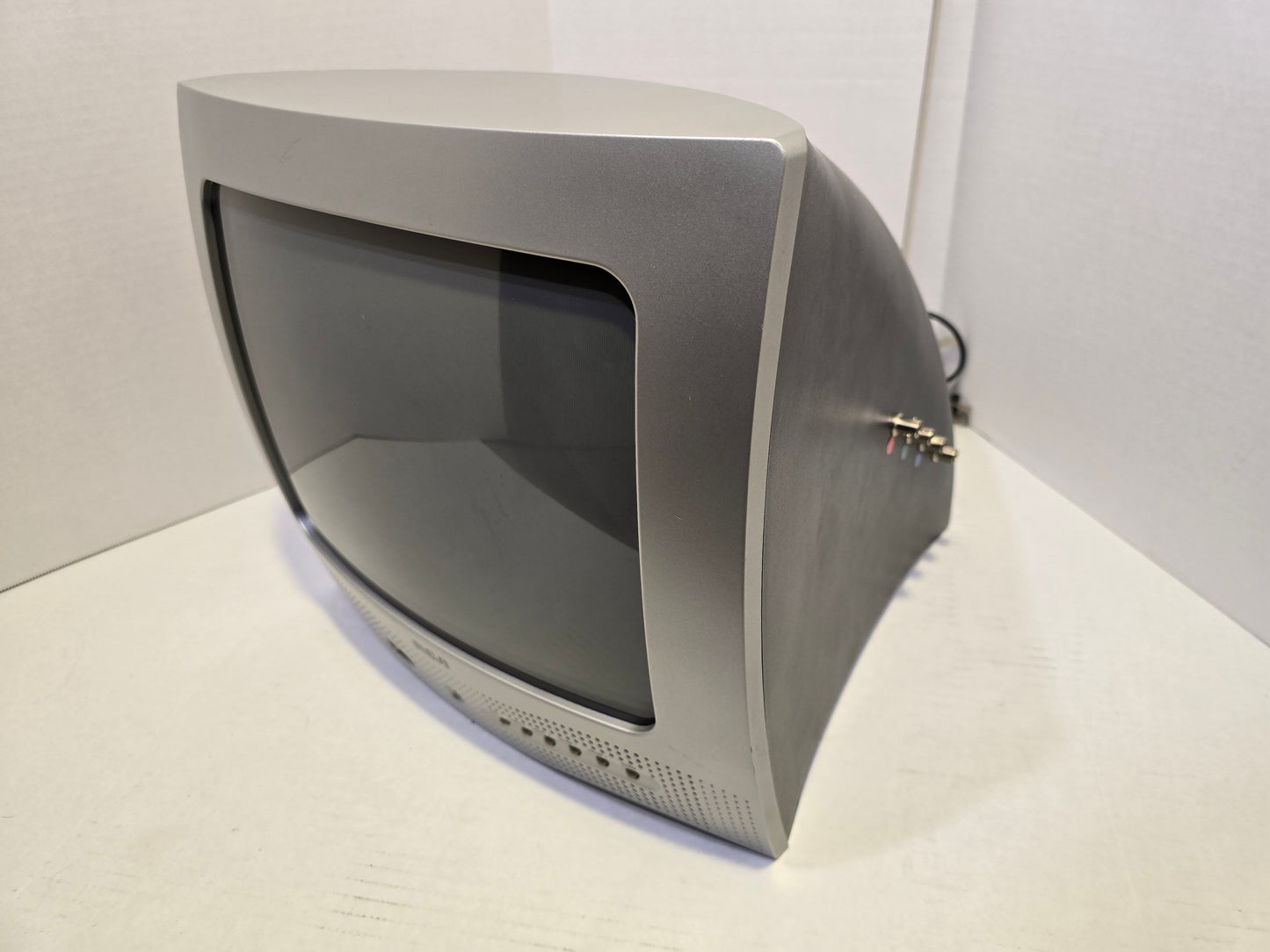 13" RCA E13320 BNC